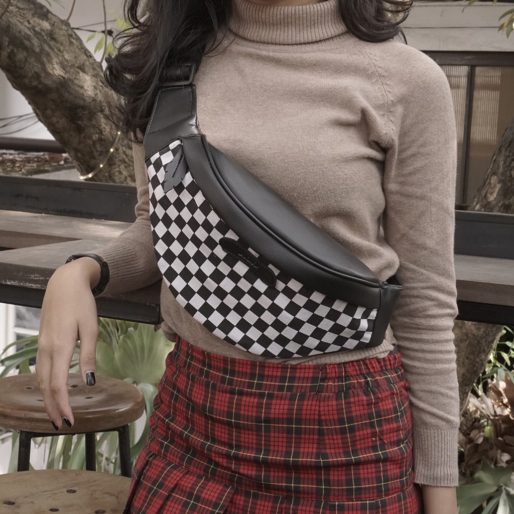 Tas Slempang Waistbag Tas Pinggang Wenang Pria Dan Wanita Warna Catur