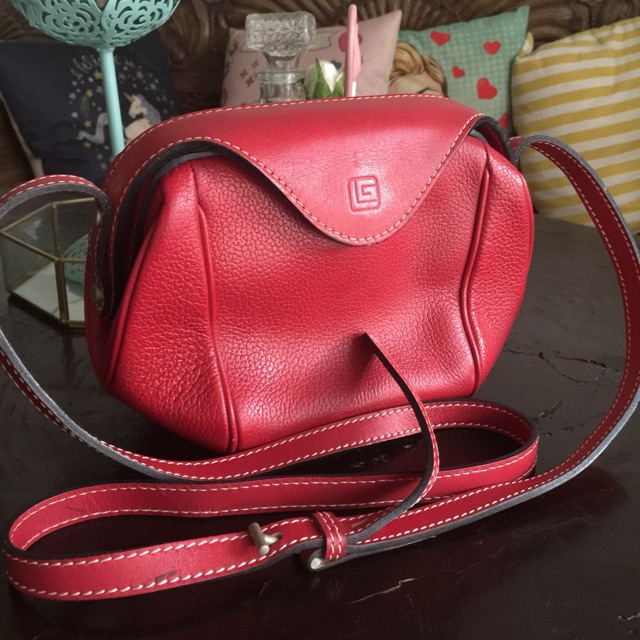 guy laroche sling bag