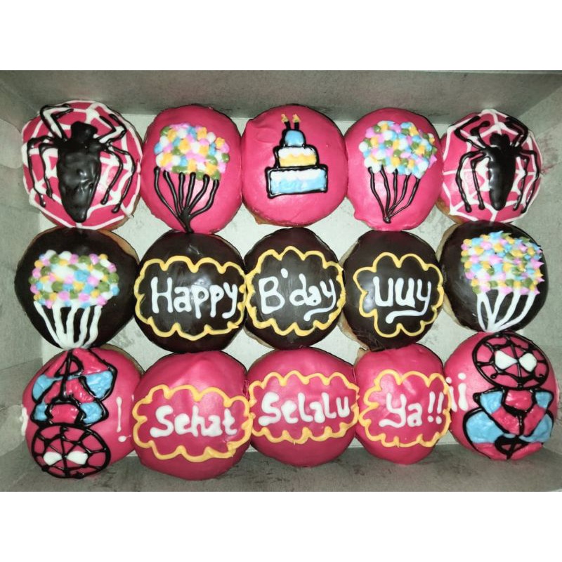

Donat karakter spiderman / donat ulang tahun spiderman/ donat mini karakter/ donat mini ulang tahun