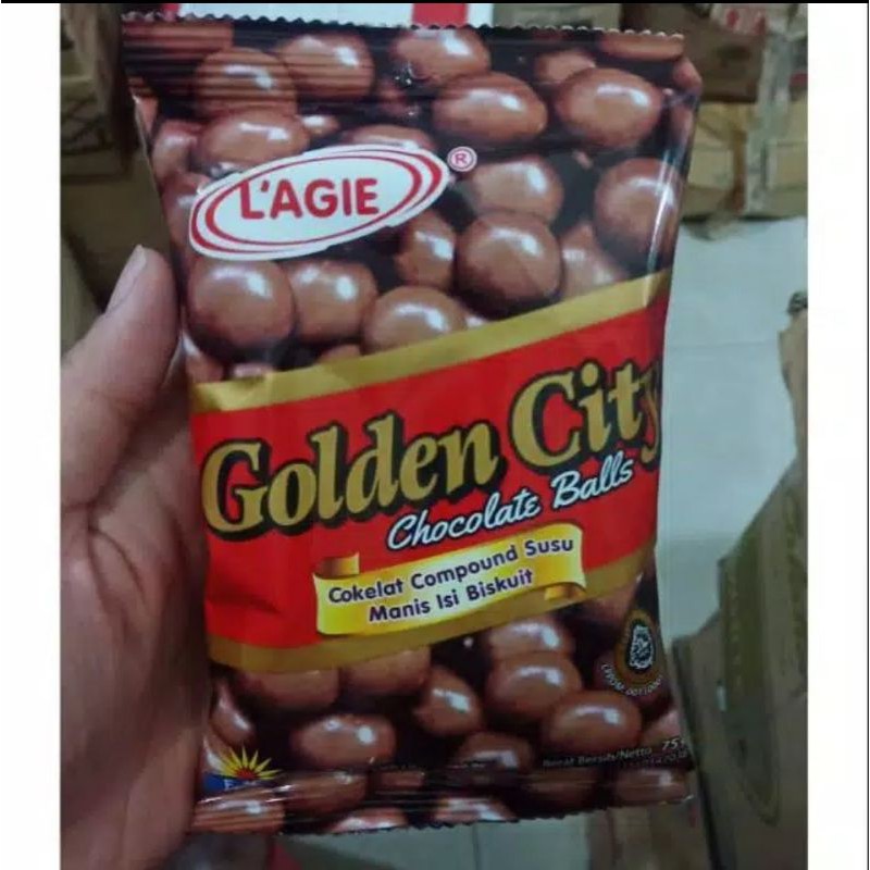 

LAGIE Golden city chocolate balls - coklat bulat isi biskuit 75 gr