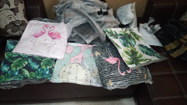 Bantal Sofa Motif Daun Monstera Leaves 40x40 Cm - Pusat Kado Murah