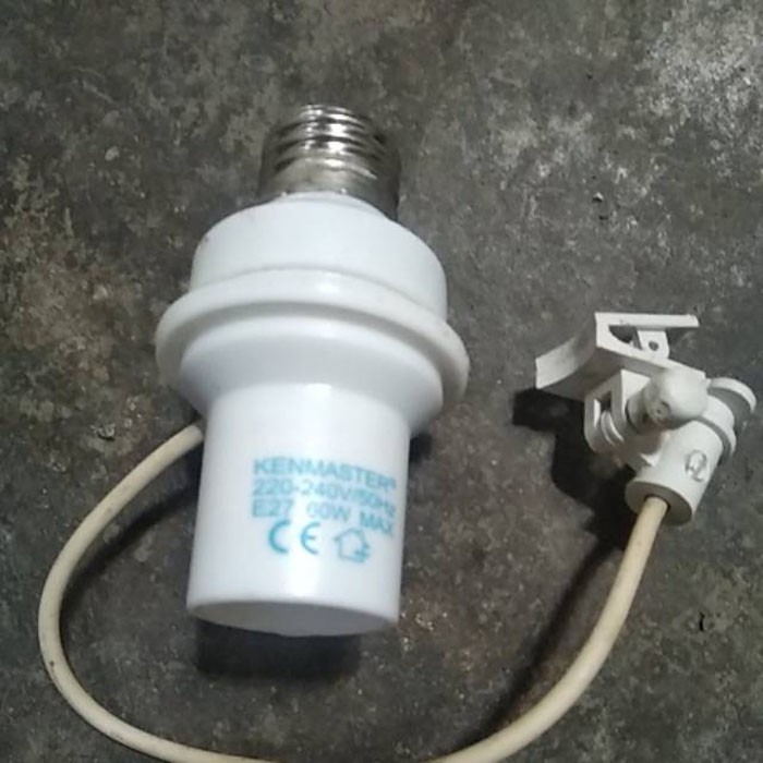 Fitting Lampu Sensor / Kenmaster Sensor Cahaya / Light Sensor E27 60w Max