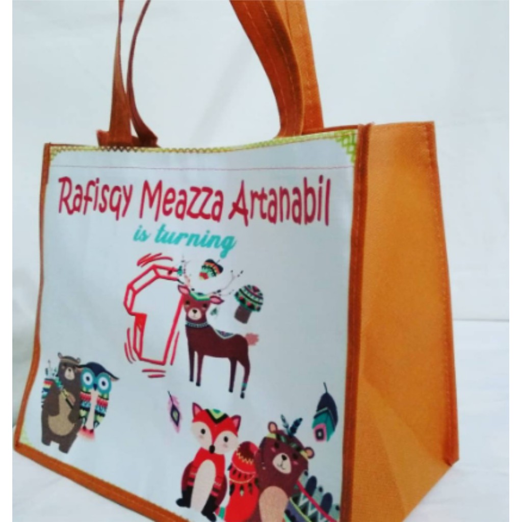 

Tas Ulang Tahun Bingkisan Snack 30 X 18 X 25 Bahan Tebal