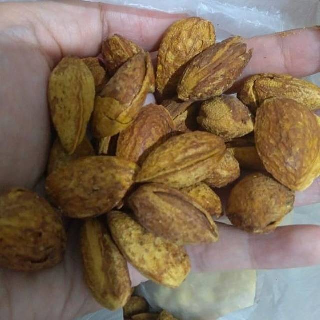 

Kacang almond non kupas (ada cangkang)