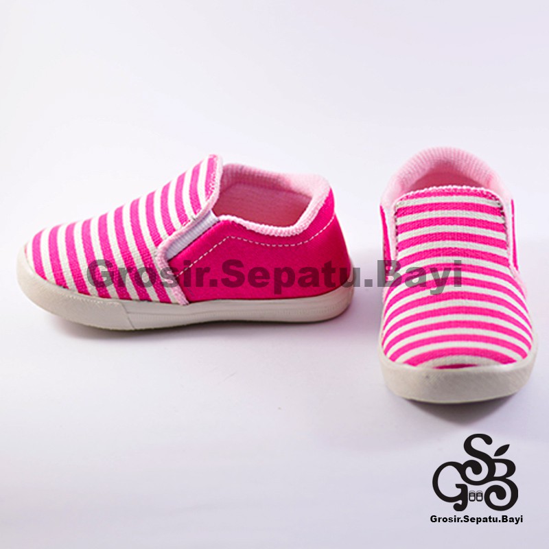 sepatu anak perempuan slip on motif Salur Pink