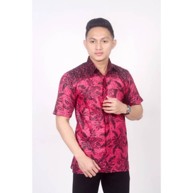 Kemeja batik daun merah