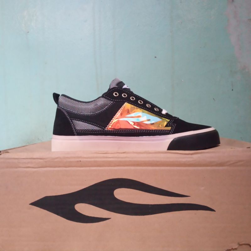 sepatu elfamous size 42