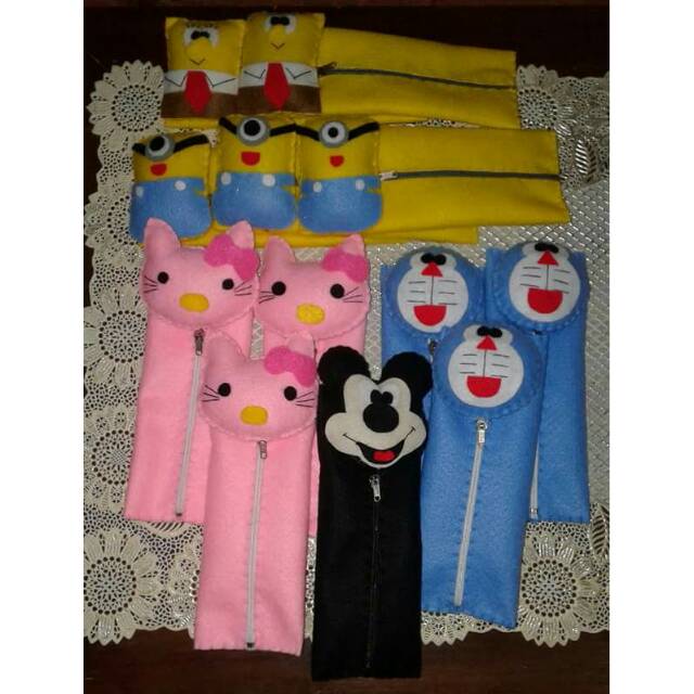 

Tempat pensil karakter