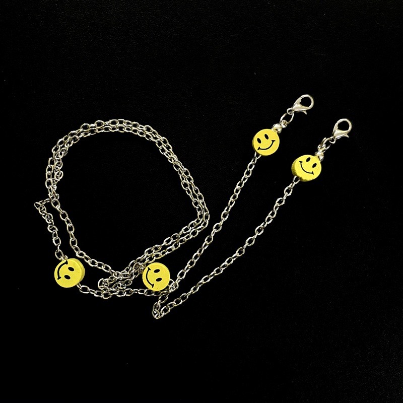 Smiley mask strap / strap masker