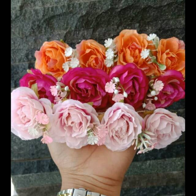 Bunga hias rambut semanggi mawar