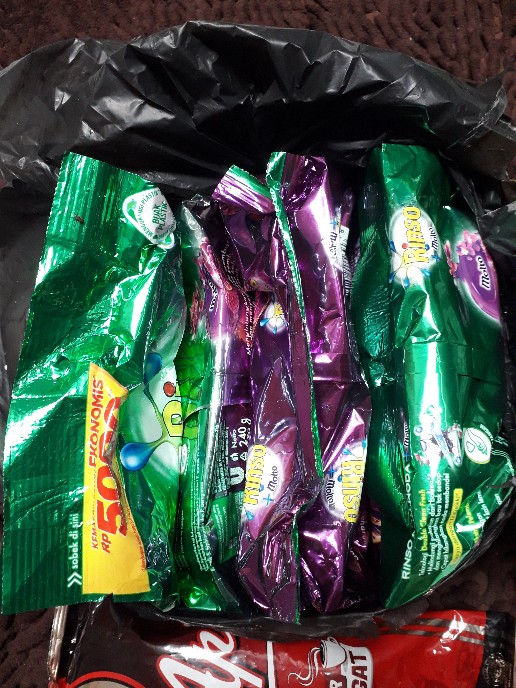 Rinso Anti Noda + Molto Parfume Essence 240g Deterjen Bubuk 240 Gr