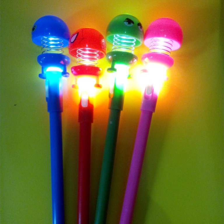 

Bolpoin Gel Spring Doll karakter ada lampu 1 lusin