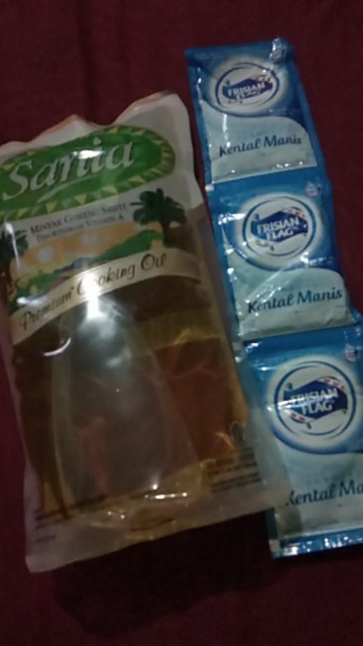 Sania Minyak Goreng Pouch 1 Liter + Frisian Flag Putih 3pcsx40g - Ukm Market