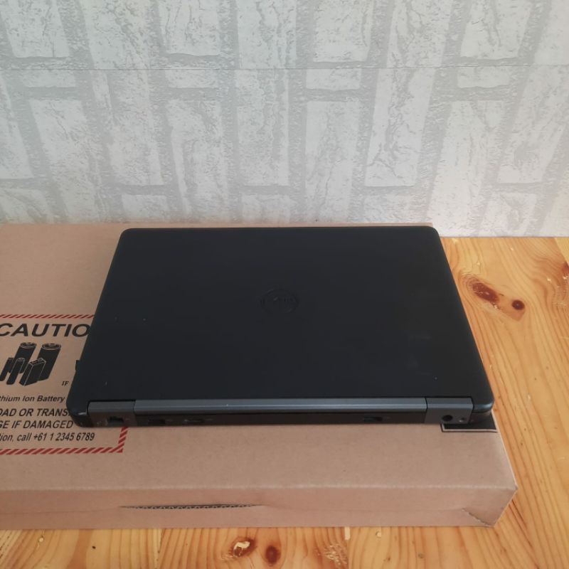 Laptop Ultrabook Dell Latitude E5250 Cor i5-5300U Ram 4GB SSD 256GB Keyboard backlight windows 10 Desain body slim Ringan
