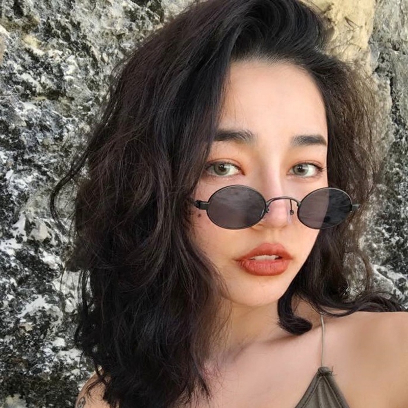 Kacamata Hitam Bentuk Oval Gaya Vintage Retro Bahan Metal Untuk Pria Dan Wanita