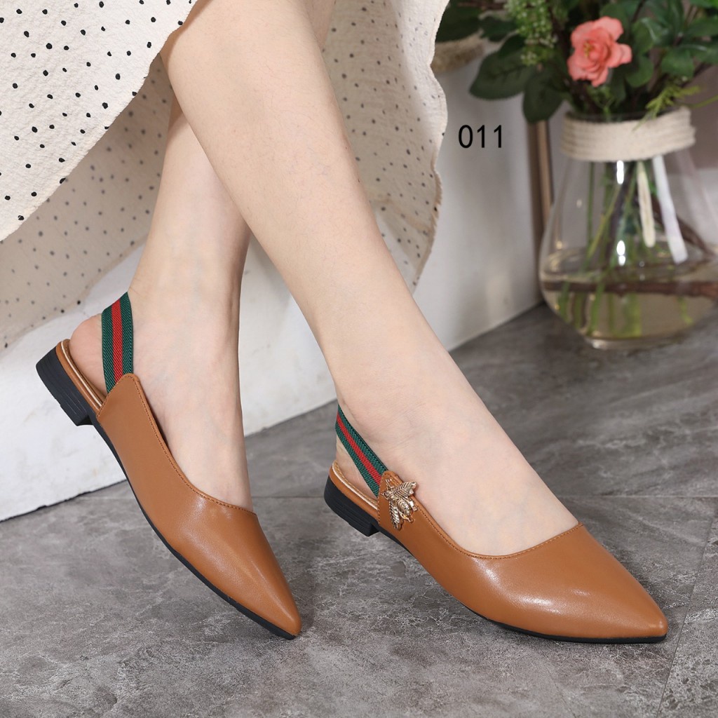 GC Leather Bee Logo Ankle Strap Flat Shoes 011