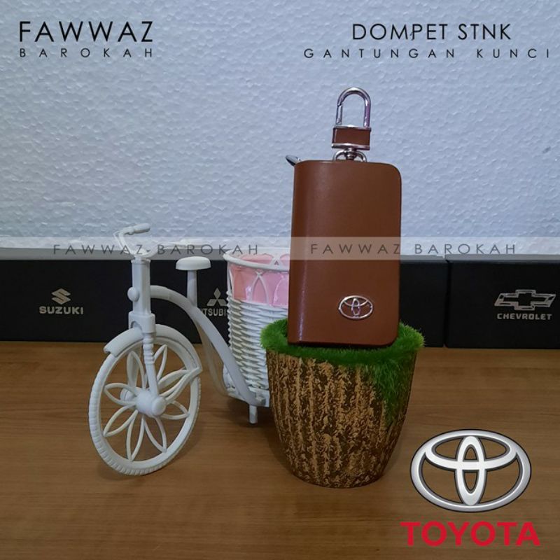 Gantungan Kunci Mobil Toyota Kijang Innova Avanza Veloz Warna Cokelat Wood