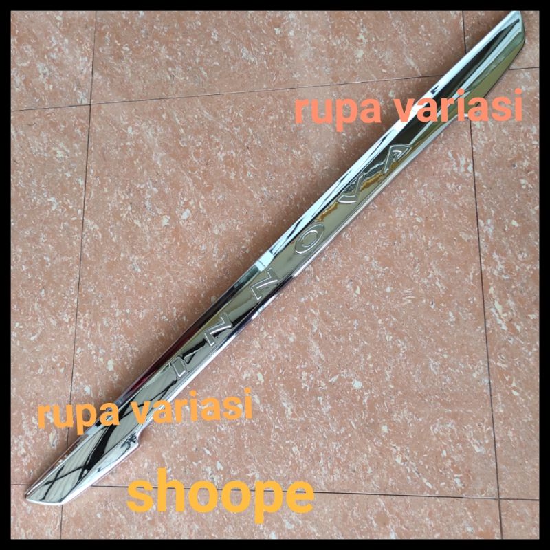 list lis trundlite pintu bagasi belakang toyota Innova Inova new 2010 2011 chrome CROME tempel