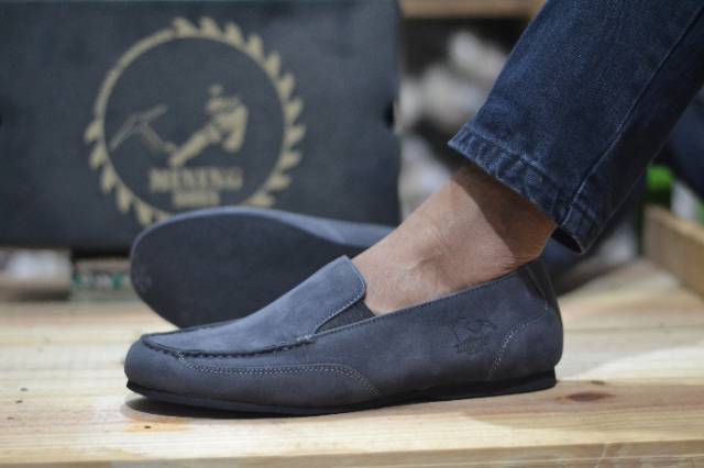 Sepatu slip on pria suede casual slop formal kerja kantor kulit asli santai kuliah