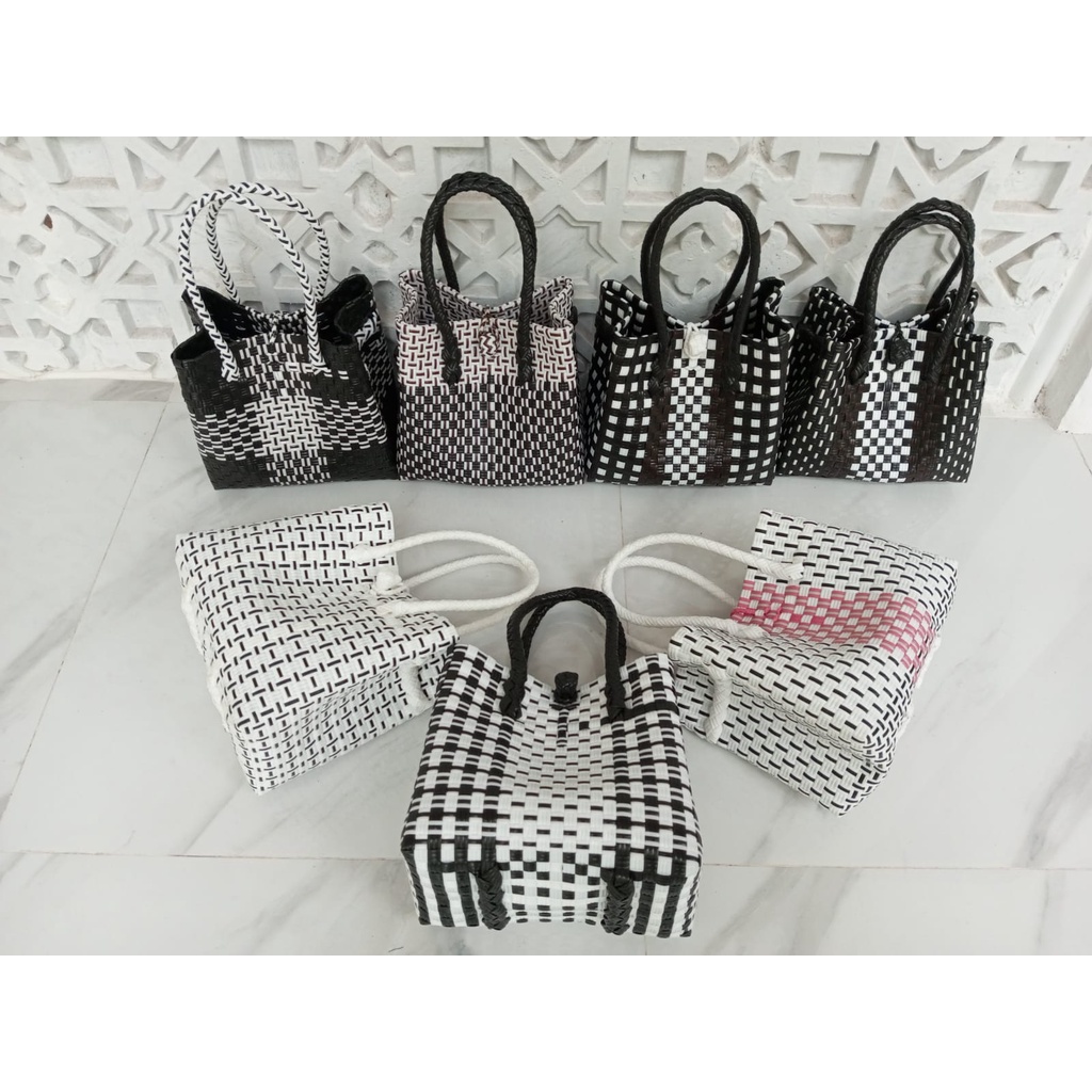 Tas Jali Jali / Totebag / Tas Anyaman / Tas Anyaman Plastik Hitam Kombinasi (Size M)