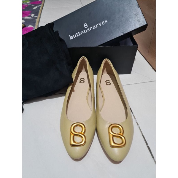 sepatu Buttonscarves preloved
