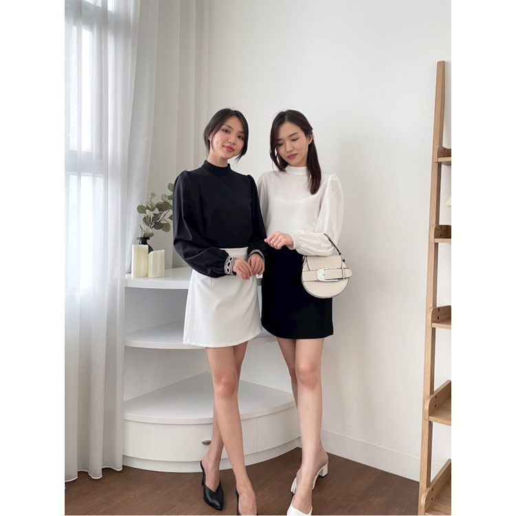 Kadaka T-0474 Blouse High Neck Tangan Panjang Detail Brukat