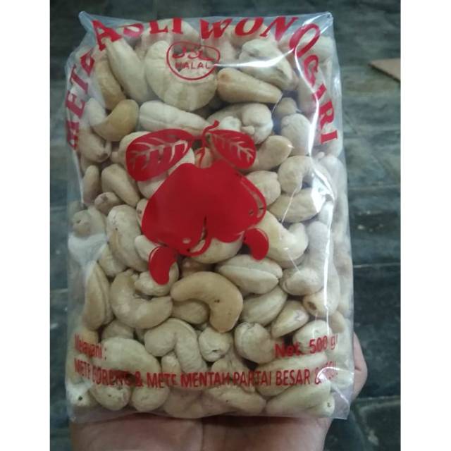 

Kacang Mete Mentah Asli Wonogiri 500 Gram Mentah