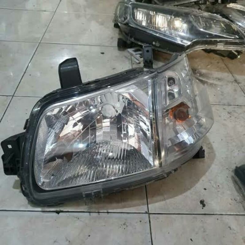 headlamp/lampu depan Daihatsu grand max