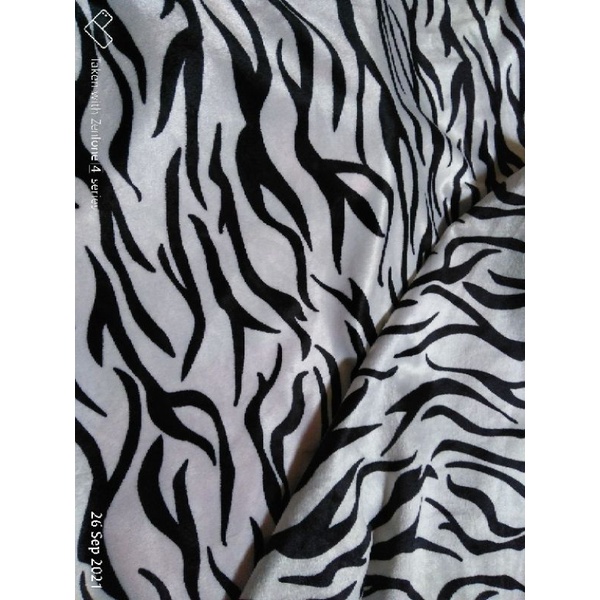 Kain Bulu Velboa Motif