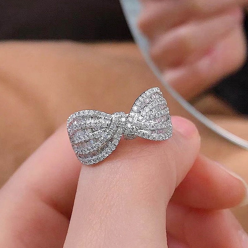 Cincin Pernikahan Desain Pita Hias Cubic Zirconia Warna Putih Gaya Romantis / Simple Untuk Wanita