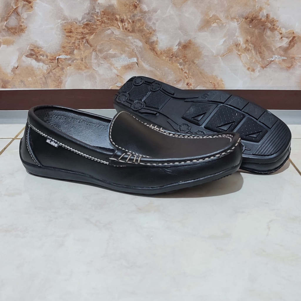 Sepatu Slip On Pria Hitam Polos Aldeo P01 Slop Tanpa Tali Full Black Sneakers Casual Laki Laki Dewasa Terbaru Buat Kerja Dan Santai