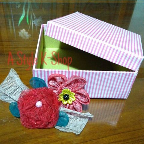 

Kotak Kado Ukuran13x13x5 cm