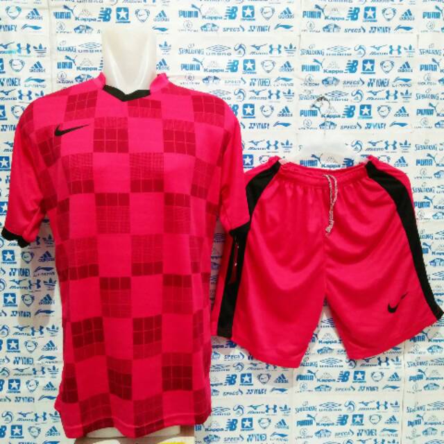 Baju Kaos Futsal Jersey Bola Setelan Futsal Nike RC
Pink Hitam