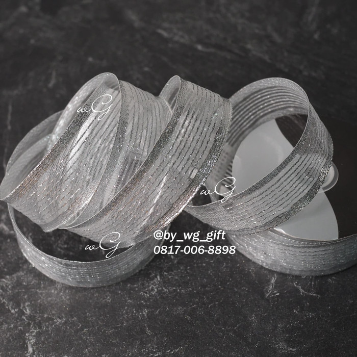 

Pita Silver Corak Garis-garis Transparan; Lebar 3.8cm; Panjang 20 yard