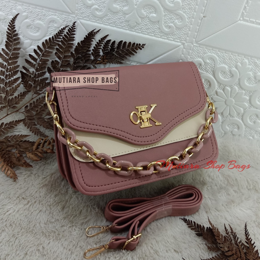 New Arrival!!! Tas Selempang Fashion Wanita Kunci Putar oK Kekinian Free Tali Rantai Giok Import Uk.16X22cm (Tali Rantai Sesuai Stok Yang Ada Tidak Bisa Sesuai Gambar)