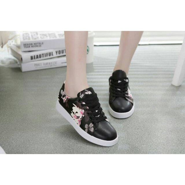 

KETS LUKIS KUPU KUPU HITAM