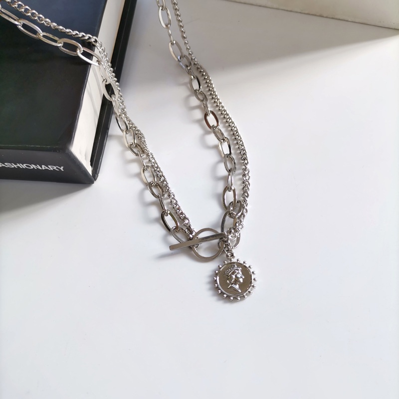 Fashion merek retro double-layer bulat merek potret titanium steel kalung pria dan wanita yang sama