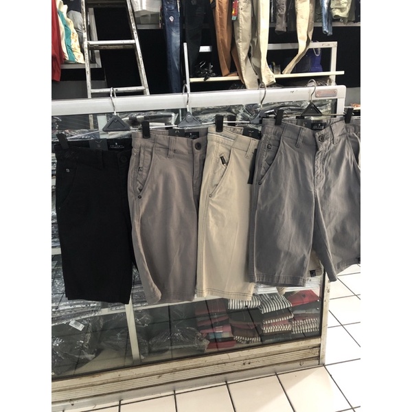 Chinos Pendek LeeConti