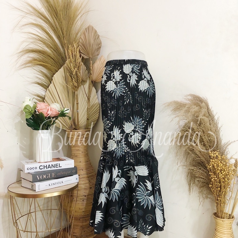 Rok Batik Plisket Duyung-DaunUbi Hitam Silver