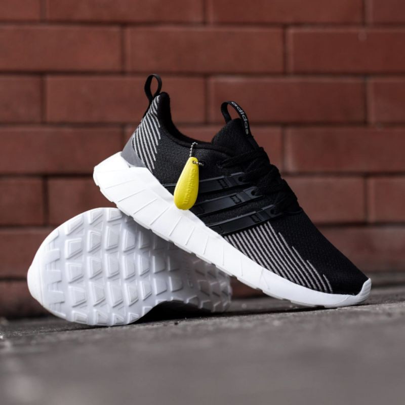 Adidas Questar Flow Black White