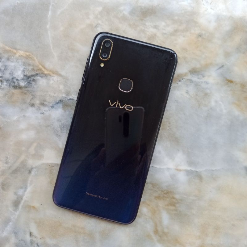 Vivo V11i ram 6 internal 64 gb seken