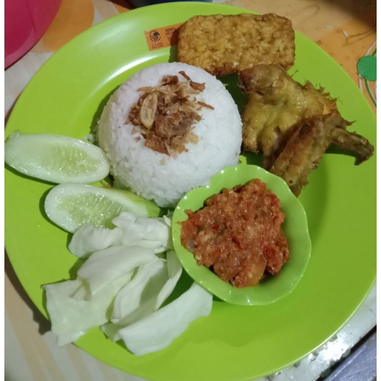 

paket nasi ayam goreng random (bang vickor)