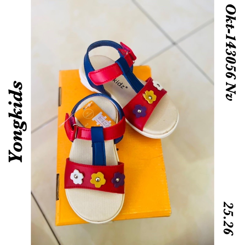 sandal anak bunga