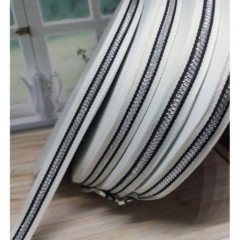 

PER METER.PITA SALUR PUTIH,HITAM,SILVER LEBAR 1.3CM