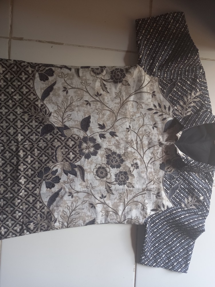 Kharisma Pendek Kemeja Batik Pria Lengan Slimfit Katun Printing Hem Baju Atasan Kantor Modern