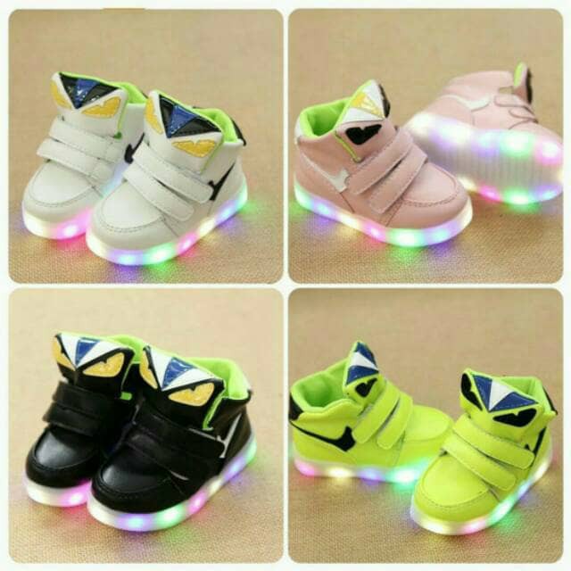 Sepatu Sneaker Olahraga Sekolah Anak Lampu LED Fendi Eye Monster