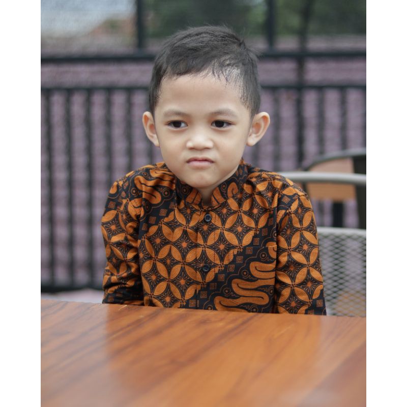 Kemeja batik anak Warna Navy Oranye model slimfit