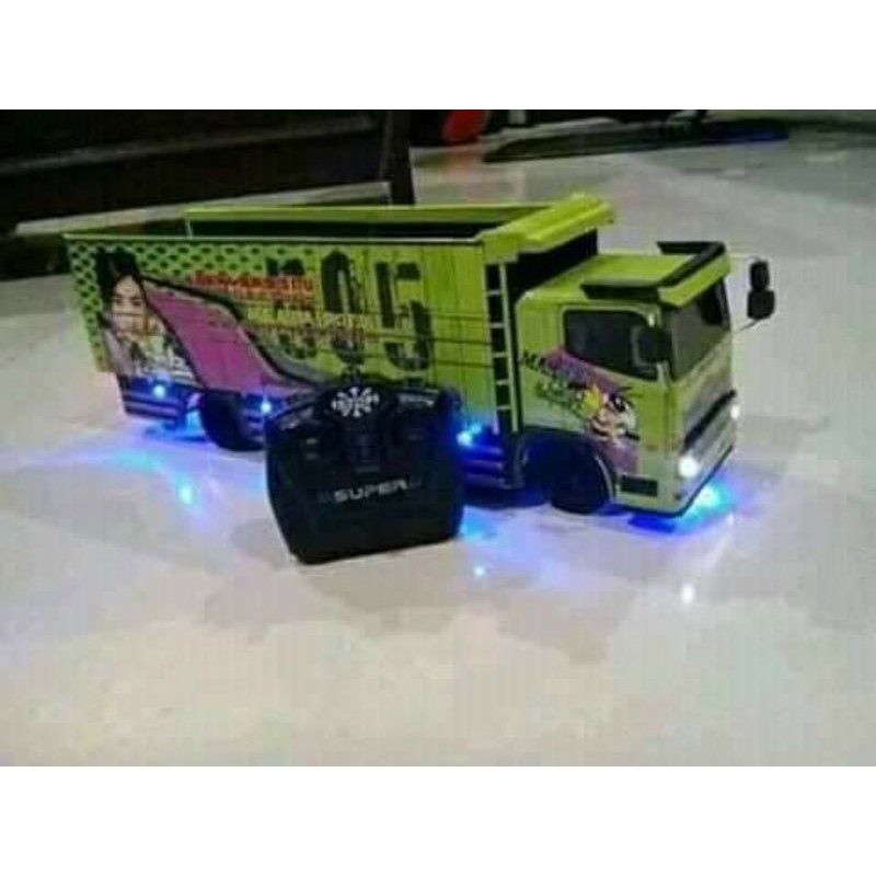 Miniatur truck tronton