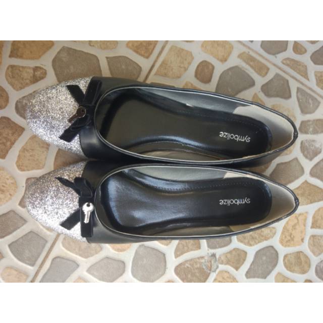 Sepatu wanita Symbolize