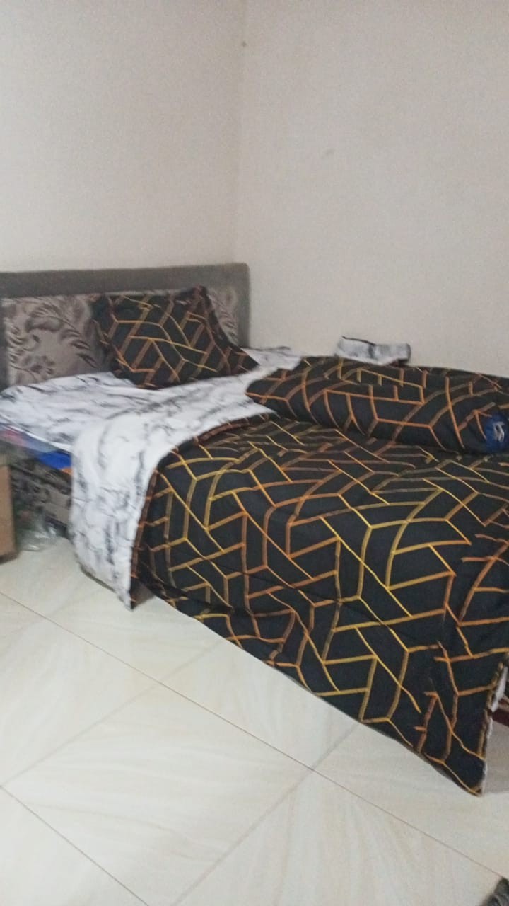 Signature Fata_bed Cover Monokrom Hitam Putih Uk.180x200/160x200